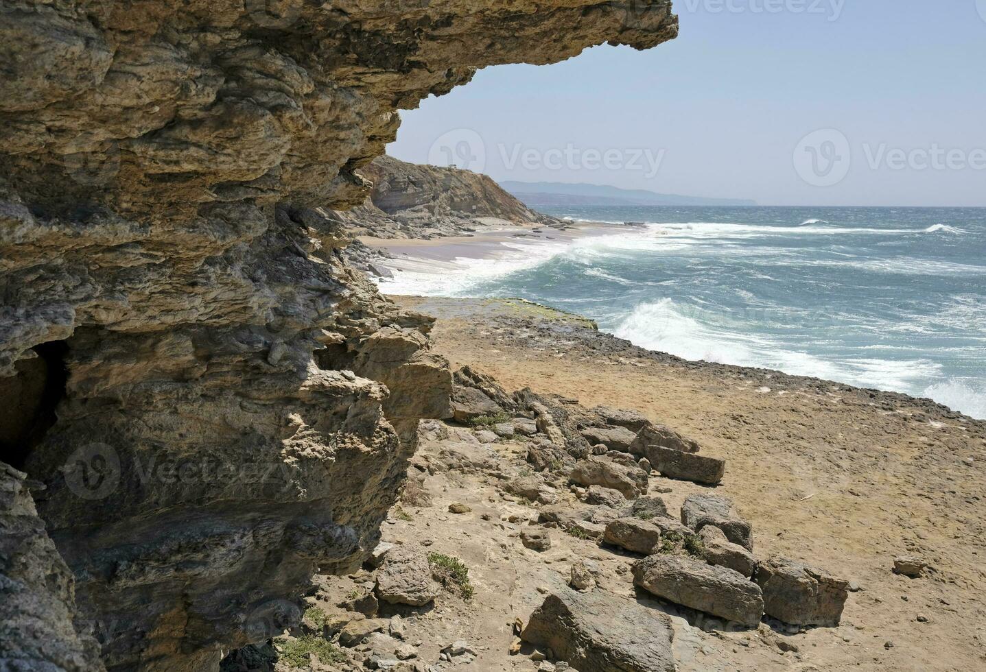 Wellen ankommen beim das Küste von Ericeira, Portugal foto