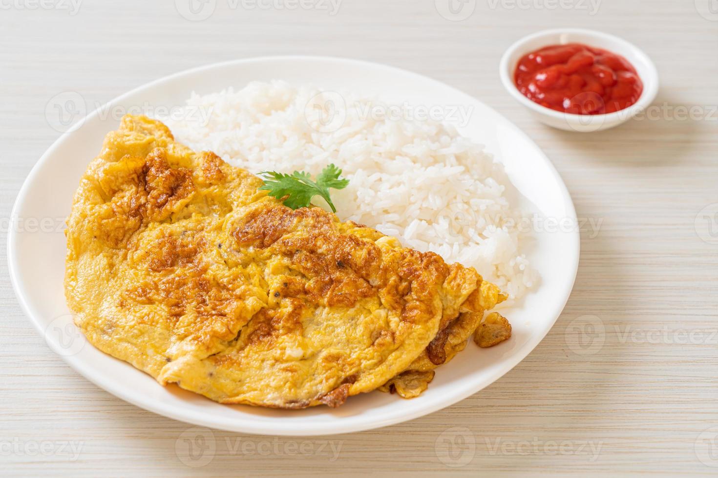 Omelette oder Omelette mit Reis foto