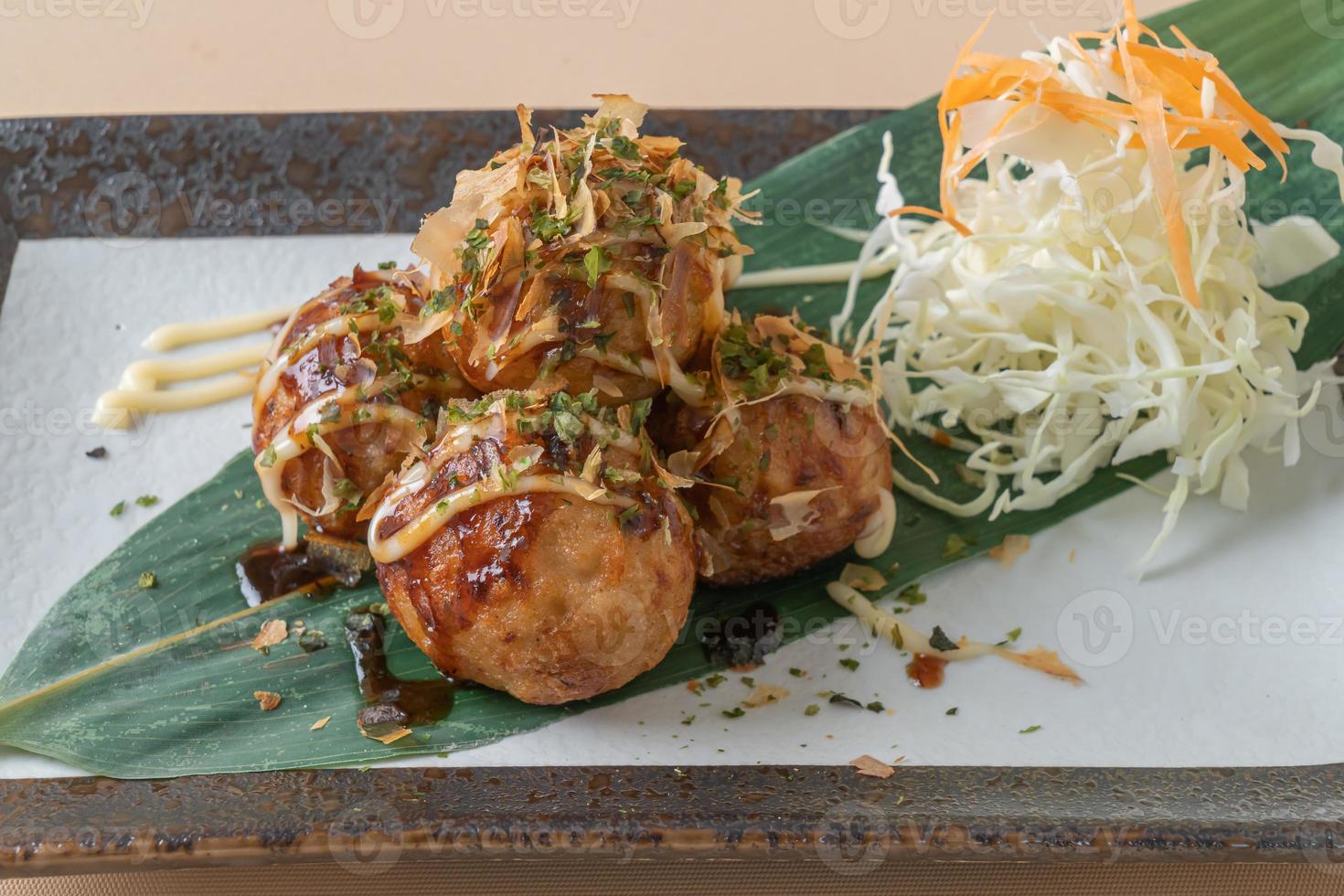 Takoyaki-Kugelknödel oder Oktopus-Kugeln foto