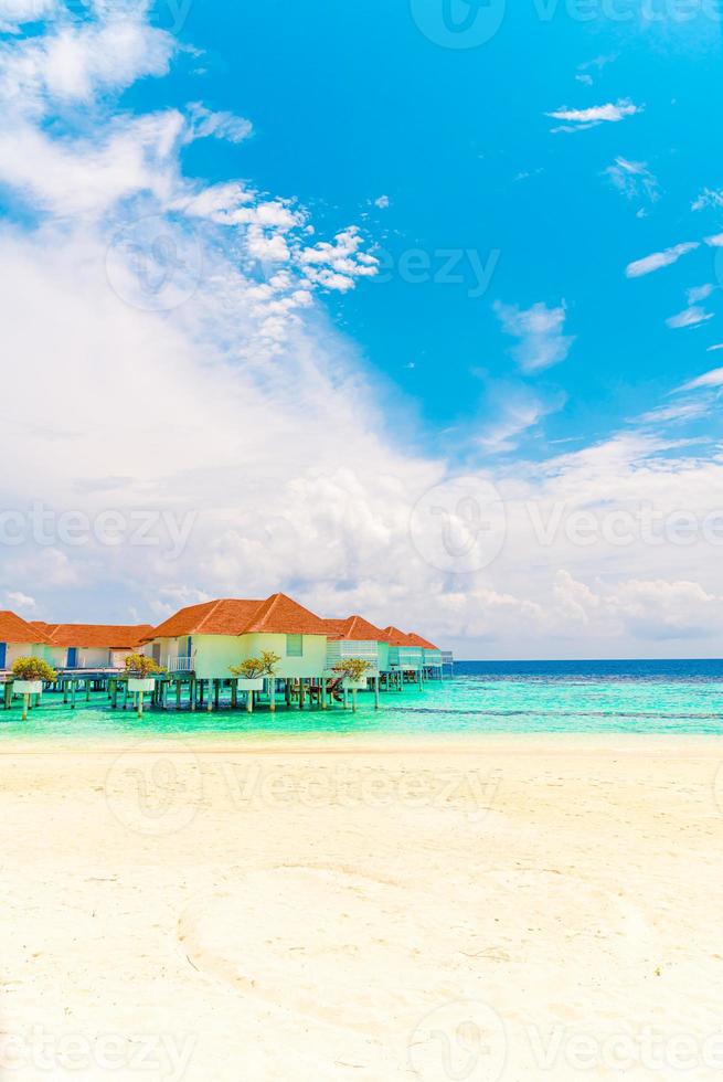 Wunderschönes tropisches Malediven Resort Hotel und Insel mit Strand und Meer foto