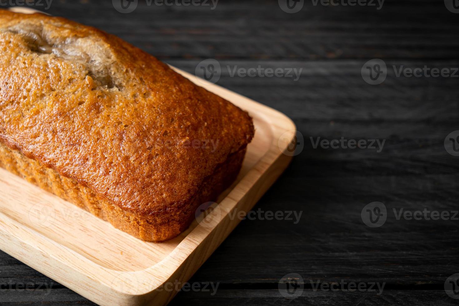 hausgemachtes Bananenbrot in Scheiben geschnitten foto