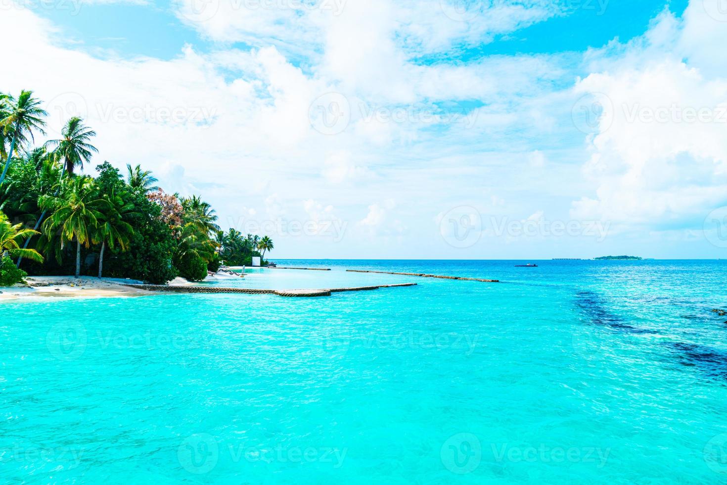 Wunderschönes tropisches Malediven Resort Hotel und Insel mit Strand und Meer foto