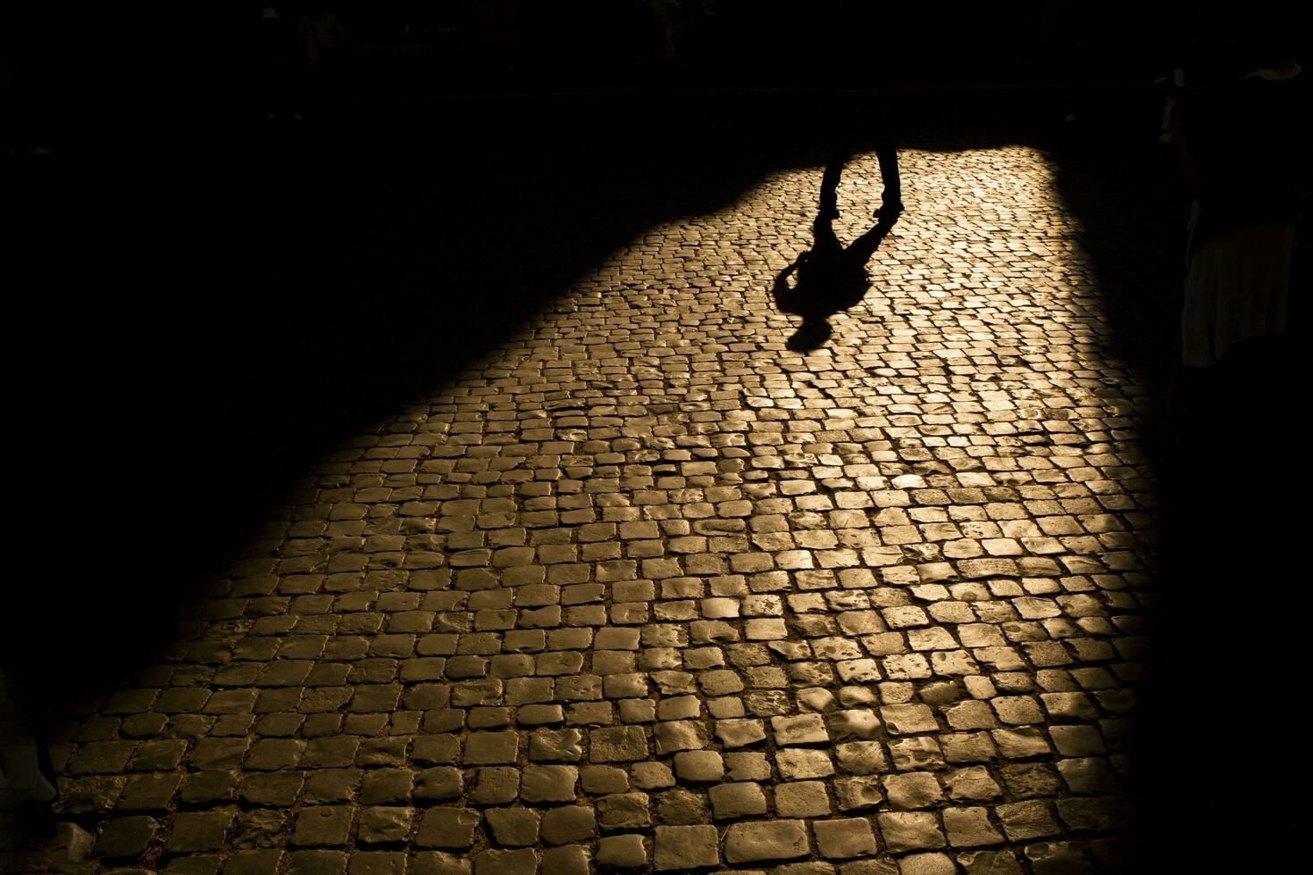 Schatten projiziert in das Straße foto