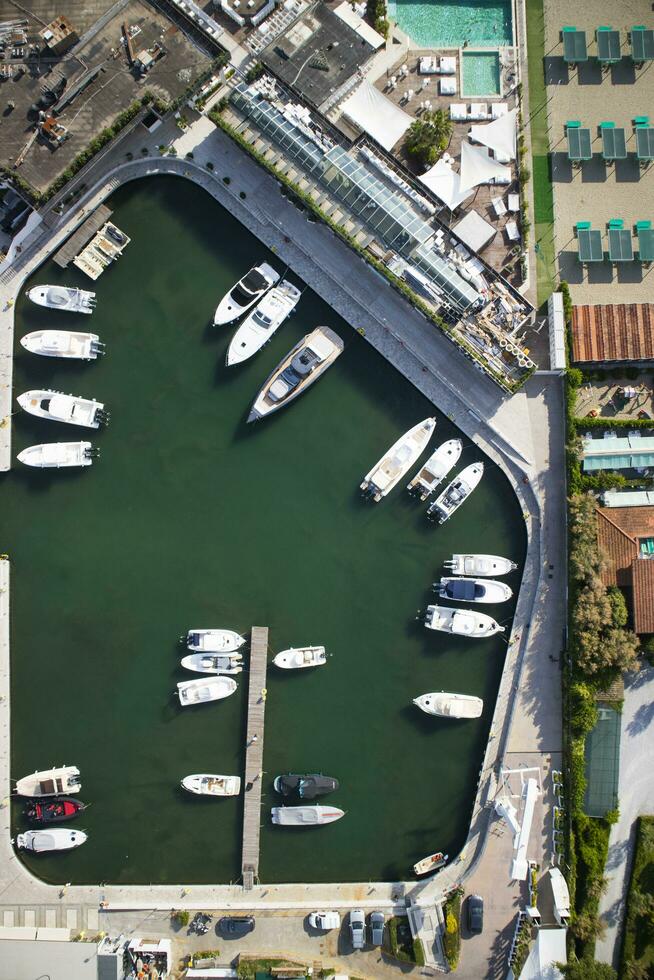 klein Hafen gesehen von über foto