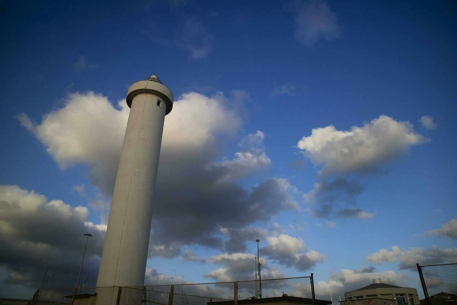 das Leuchtturm im das Hafen von viareggio Toskana Italien foto