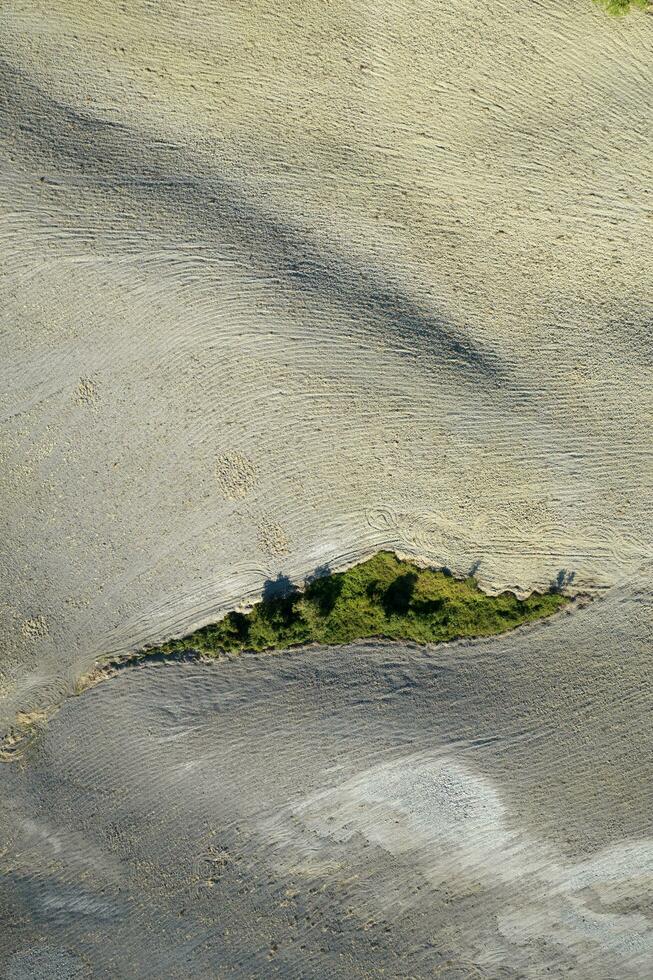 Antenne Aussicht von das gestalten von das Felder foto