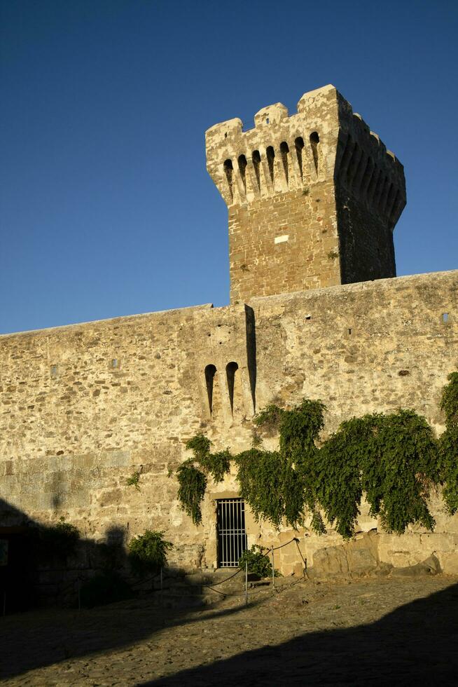 fotografisch Dokumentation von das Schloss von Populonia Toskana Italien foto