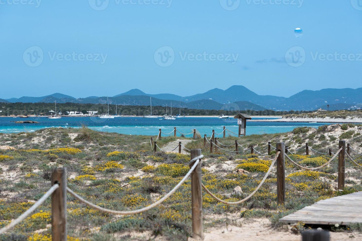 Strand von Ses Illetes auf Formentera, Balearen in Spanien. foto