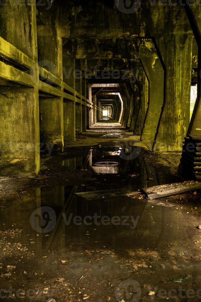 verlassene Fabrik, ihr Inneres und was davon übrig ist foto