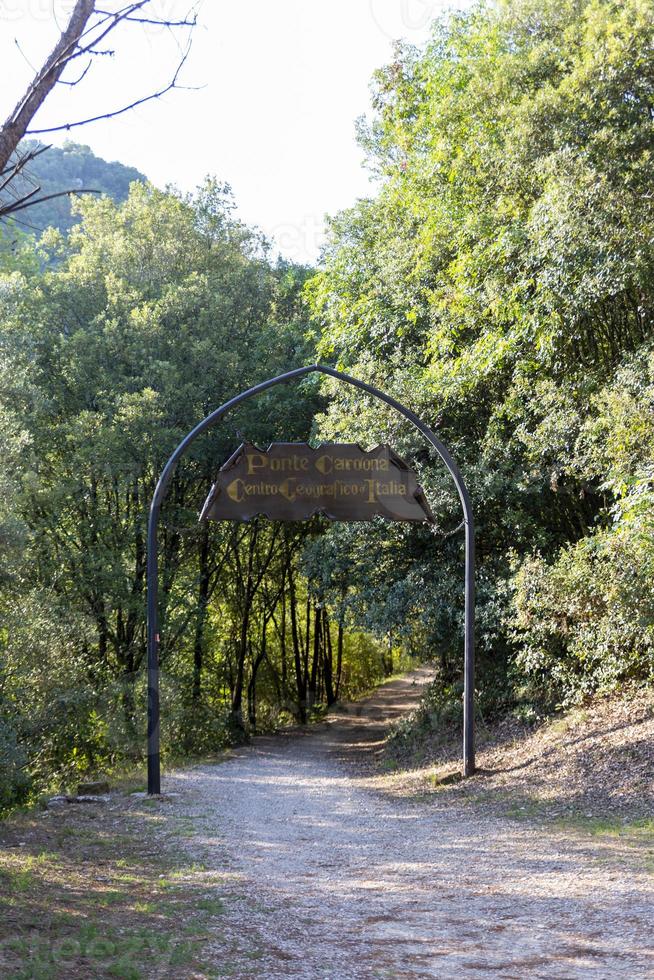 Eingang zum Weg, der nach Mittelitalien führt foto