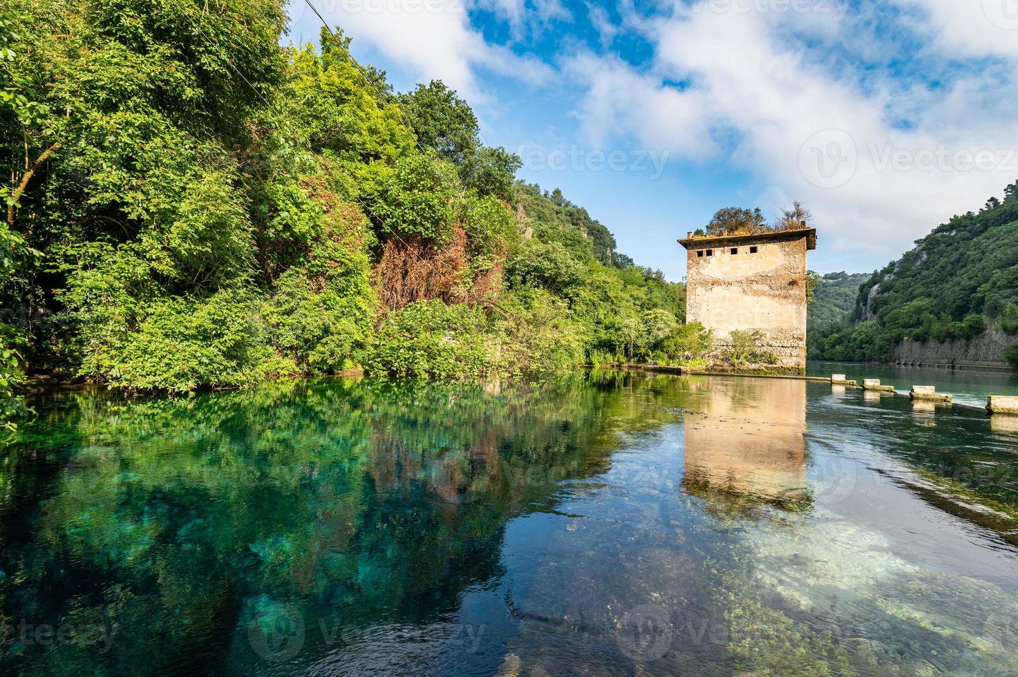 stifone di narni postoi charakteristisch für das blaue Wasser foto