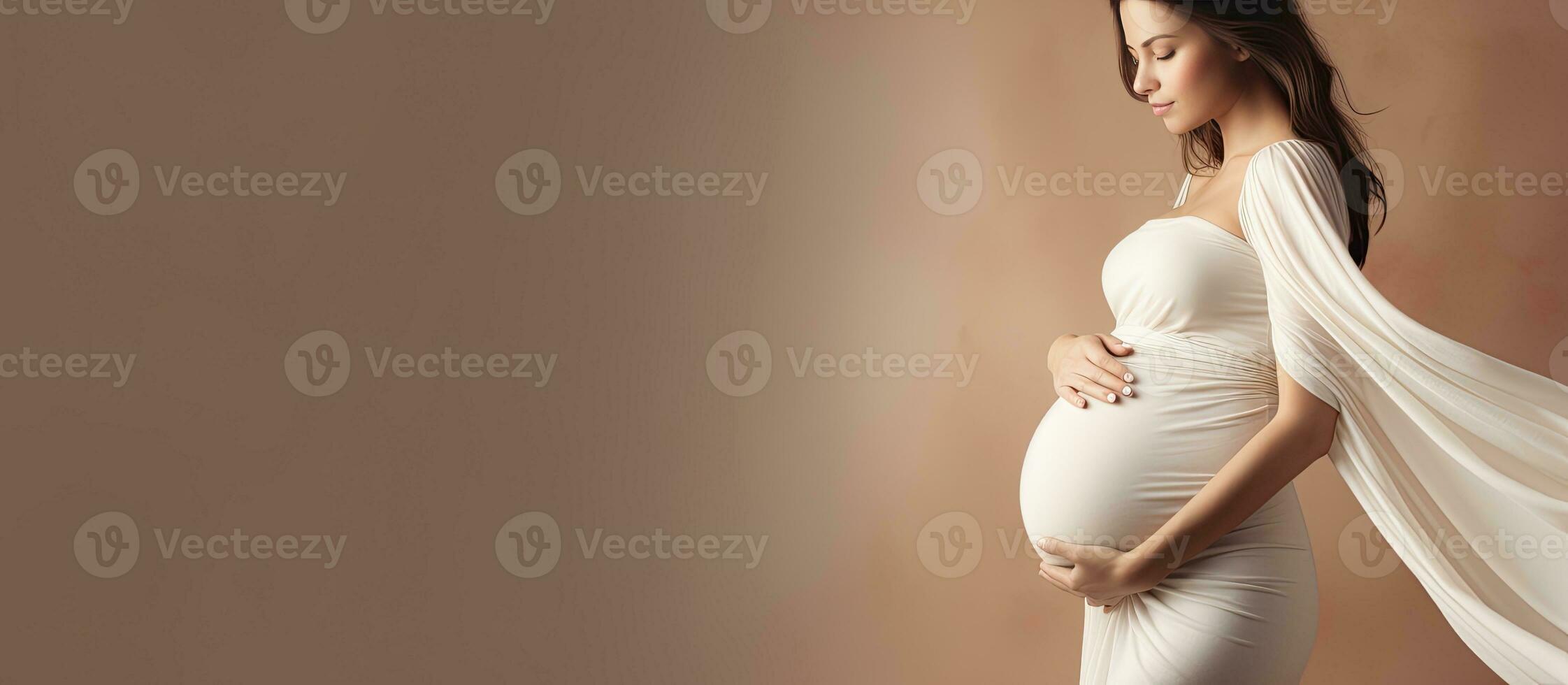 Weiß elegant Kleid schwanger Frau Umarmen Bauch Schwangerschaft Konzept viele von Kopieren Raum Studio Hintergrund Profil Aussicht foto