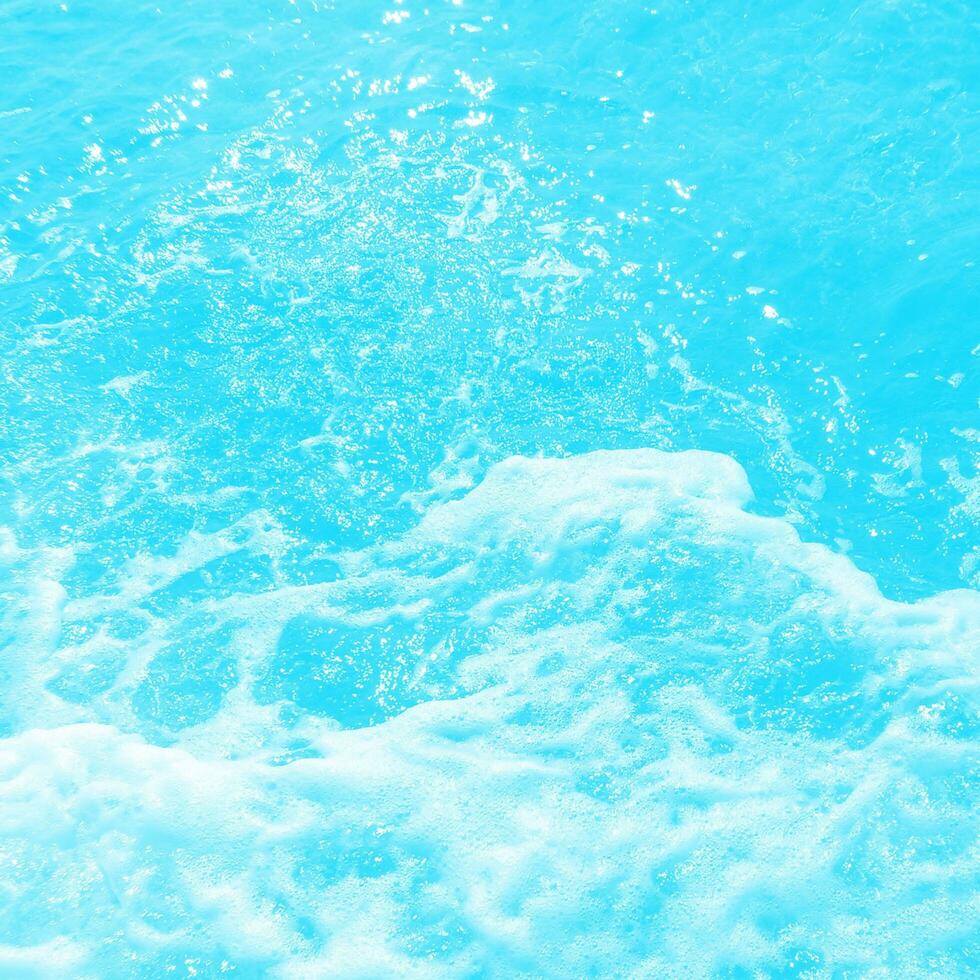 abstrakt Blau Schwimmen Schwimmbad Wasser Hintergrund und Sonne Licht foto