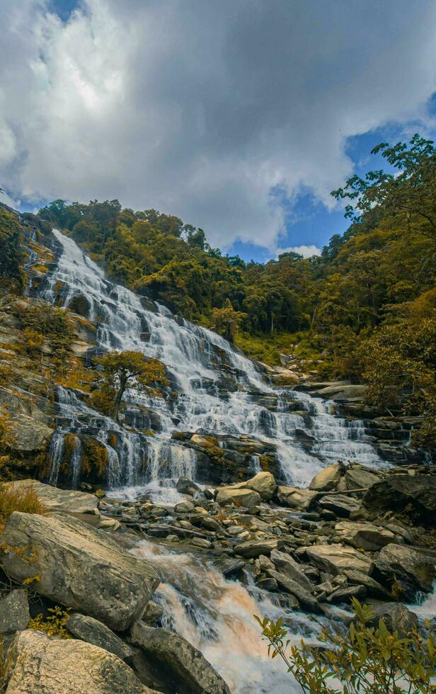 ein Herrlich Wasserfall gefangen im lange Belichtung, chaingmai, Thailand. foto