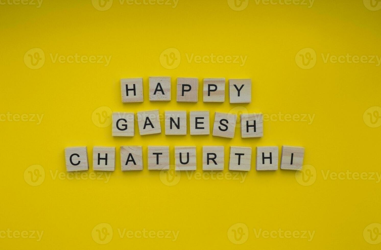 September 19, glücklich Ganesh chaturthi, ein minimalistisch Banner mit ein Inschrift im hölzern Briefe foto