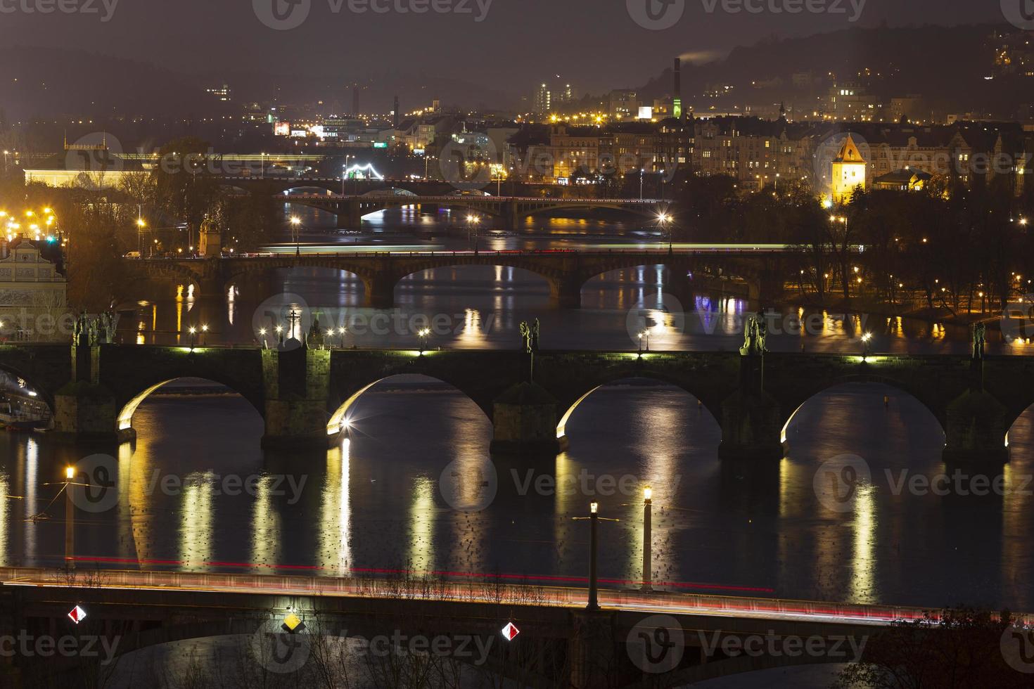 Blick auf Prag am Abend foto