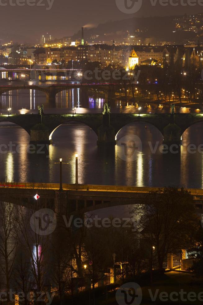 Blick auf Prag am Abend foto