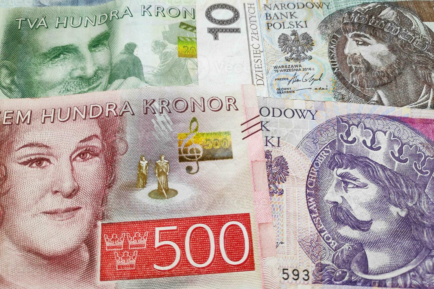 Stapel von Schwedisch Krone und Polieren Zloty foto