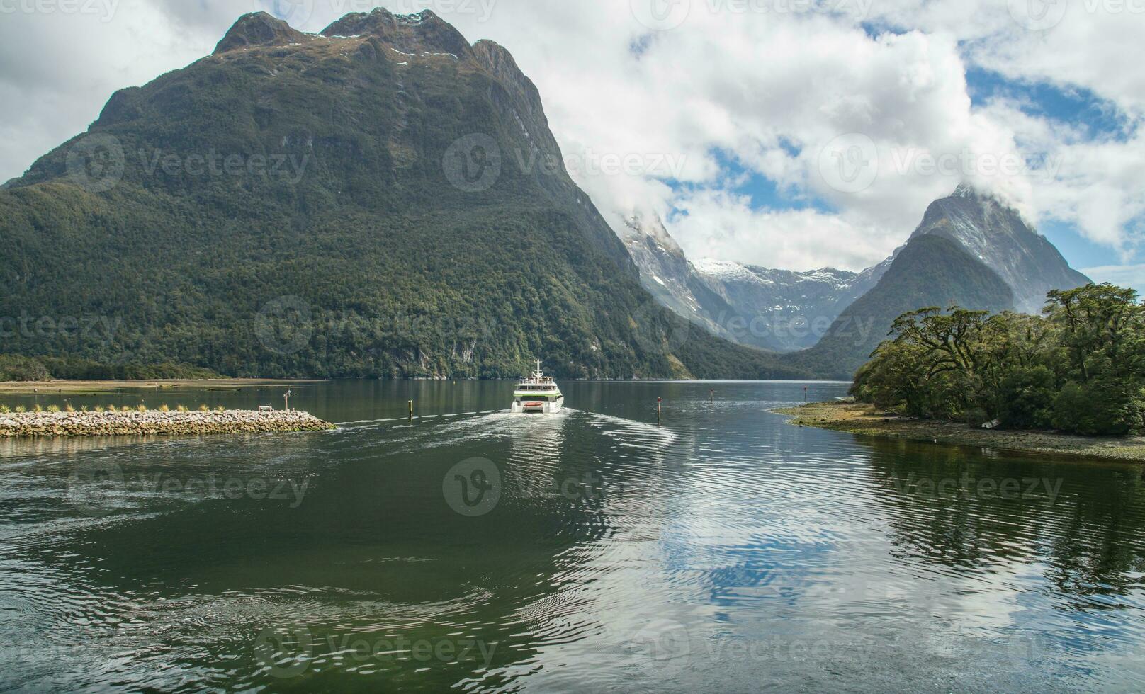das Landschaft Aussicht von Milford Klang, Neu Neuseelands die meisten spektakulär natürlich Attraktion im Süd Insel von Neu Neuseeland. foto