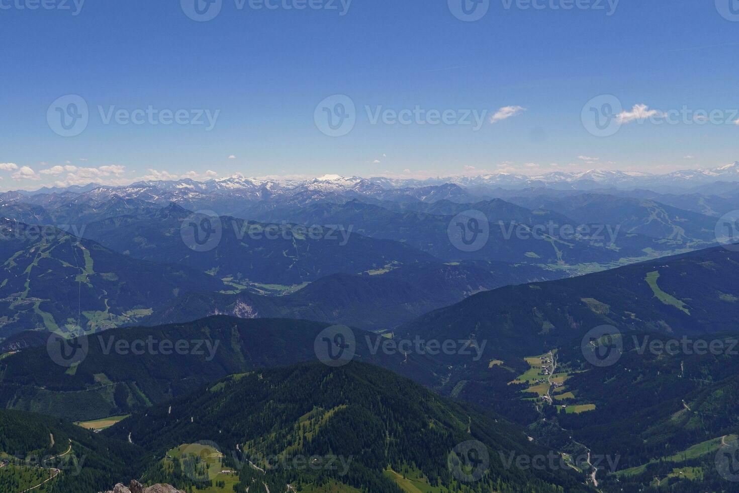 Wandern im das österreichisch Alpen foto