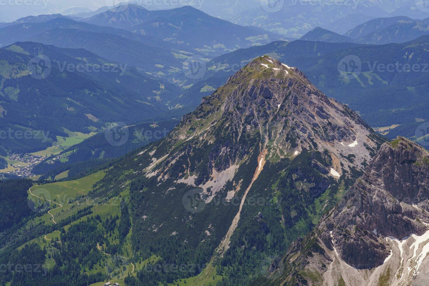 Wandern im das österreichisch Alpen foto