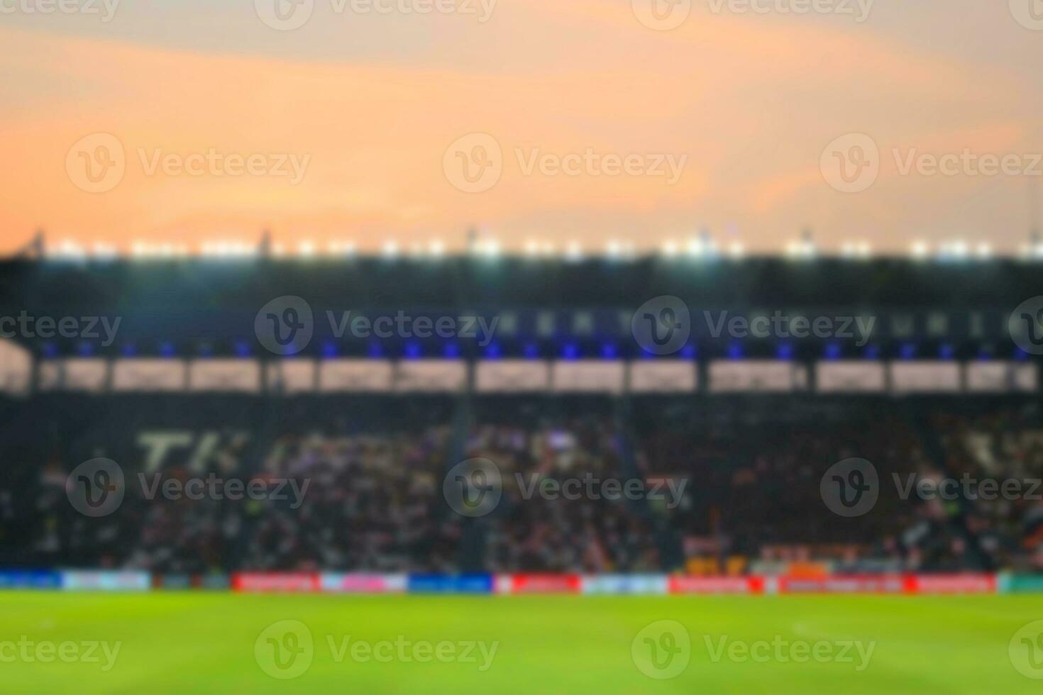 verschwommen de-fokussiert Stadion Fußball Dämmerung Hintergrund. foto