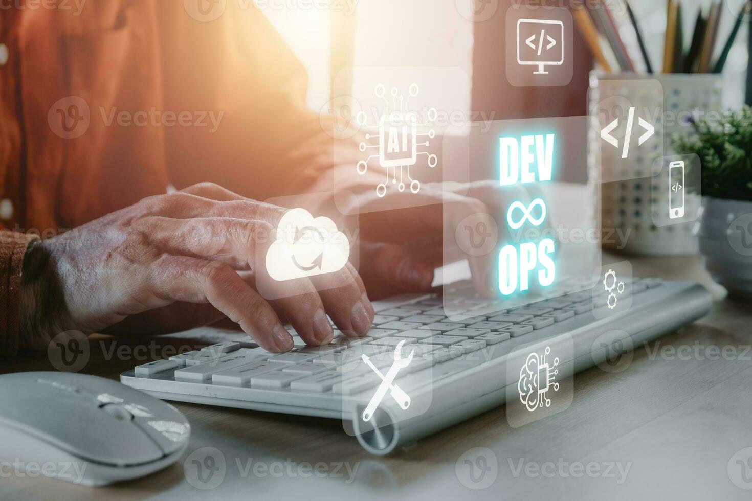 Devops Konzept, Mann Hand mit Laptop Computer mit Devops Symbol auf vr Bildschirm auf Schreibtisch, Methodik Entwicklung Operationen agil Programmierung technologie.konzept. foto