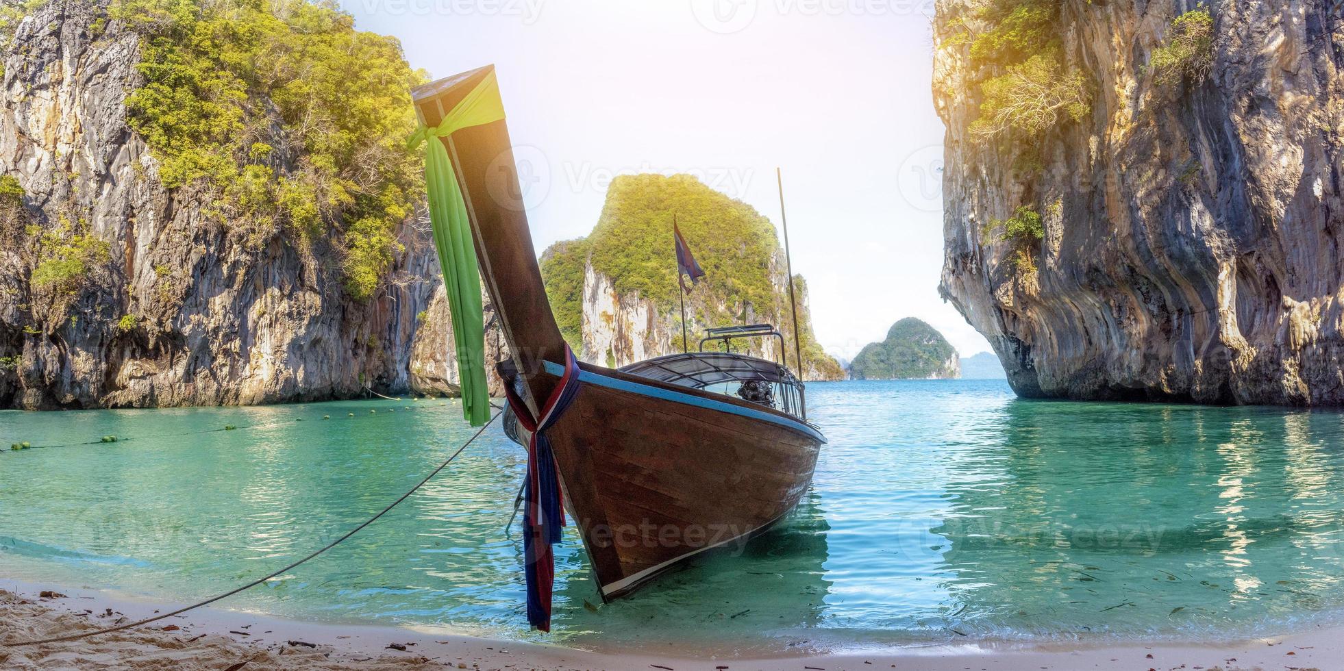 blaues wasser auf lao lading island, provinz krabi, thailand paradies foto