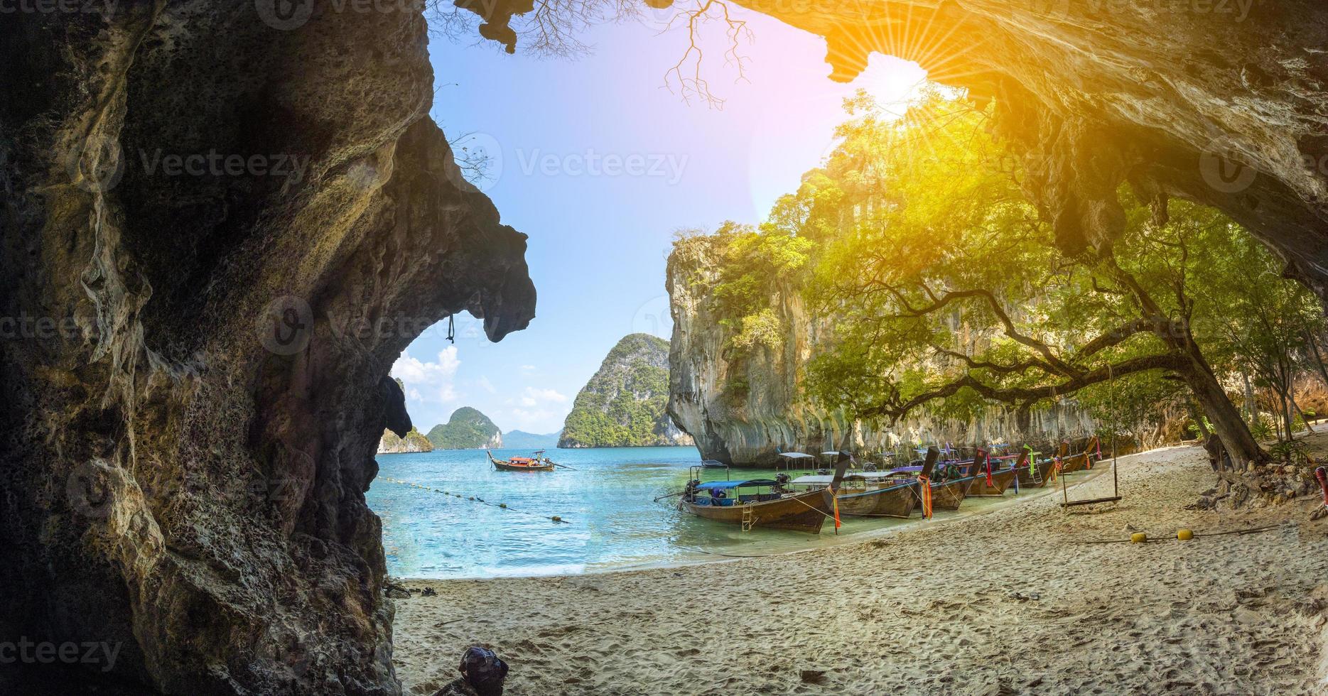 blaues Wasser auf der Insel Lao Lading, Provinz Krabi, Thailand-Paradies foto