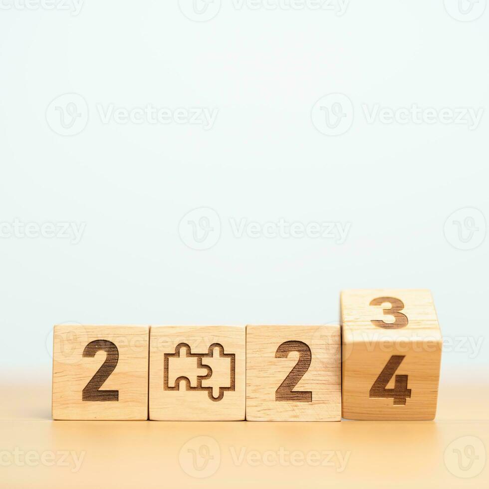 2024 Block mit Puzzle Puzzle Symbol. Geschäft Verfahren, Team, Zusammenarbeit, Ziel, Mission, Auflösung, Strategie, planen, Aktion, Partnerschaft, und Neu Jahr Start foto