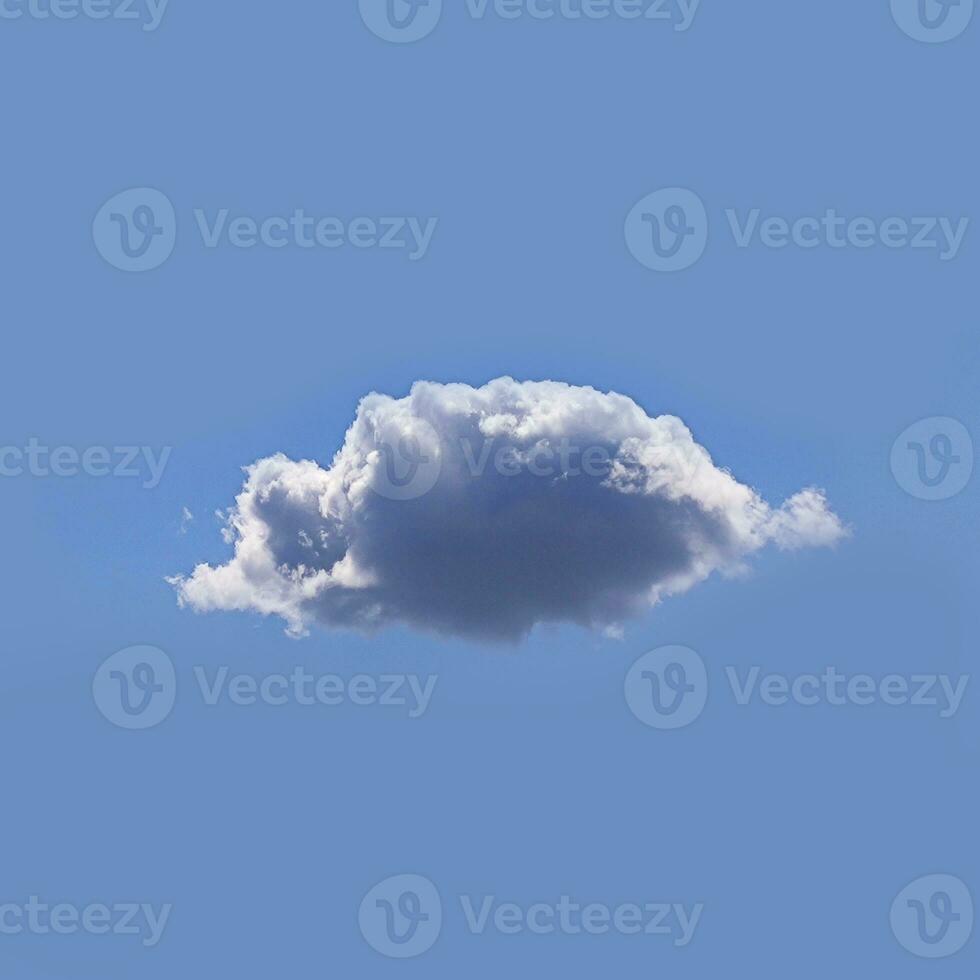 Single Weiß Wolke isoliert Über Blau Himmel Hintergrund foto