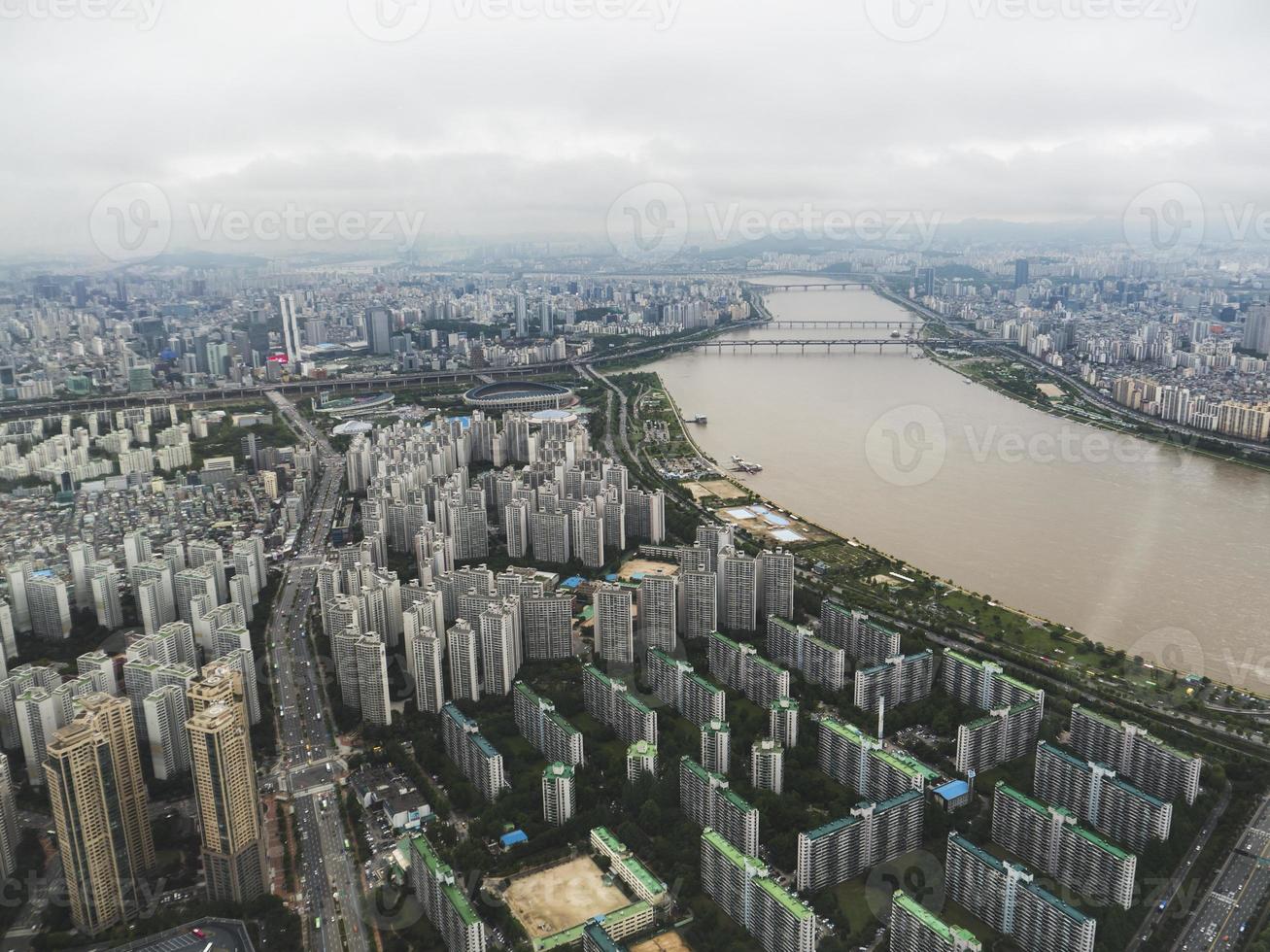 Die schöne Aussicht auf die Stadt Seoul und den Fluss Han-Gang aus der Luft. Südkorea foto