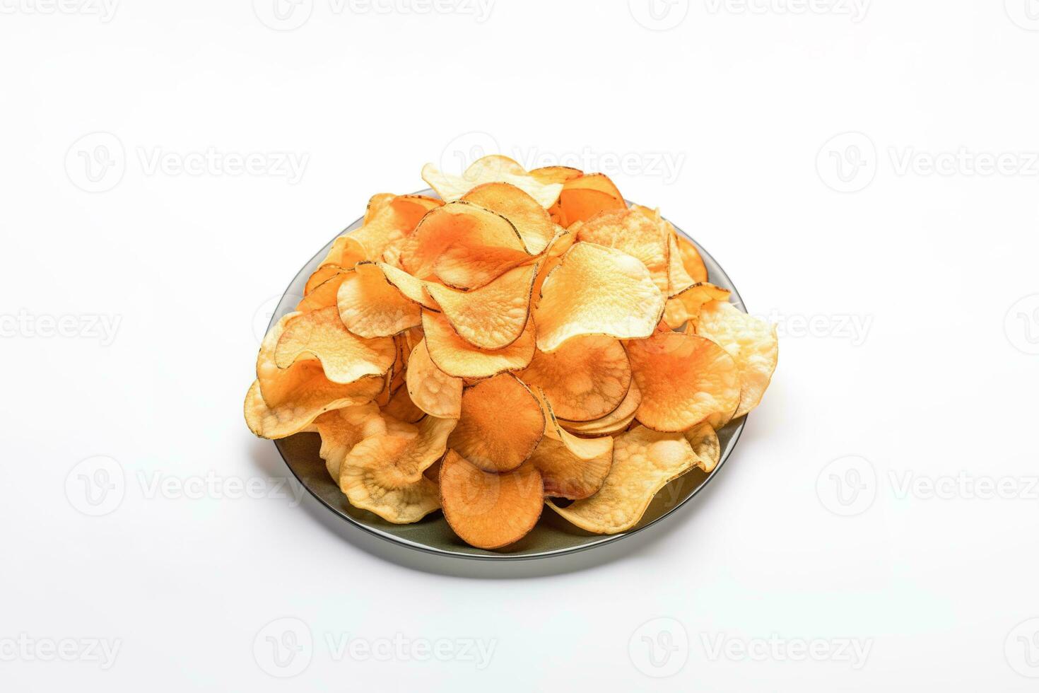 knusprig gebraten Kartoffel Chips auf ein Teller isoliert auf ein Weiß Hintergrund. ai generiert foto