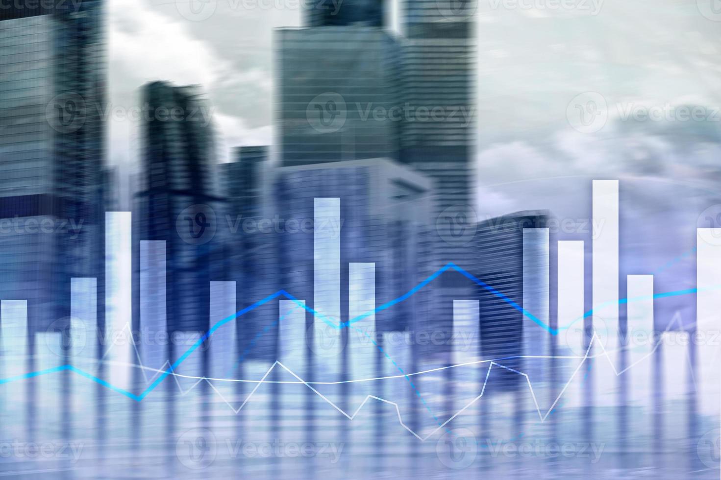 Finanzdiagramme und -diagramme auf verschwommenem Hintergrund des Geschäftszentrums. Anlage- und Handelskonzept. foto