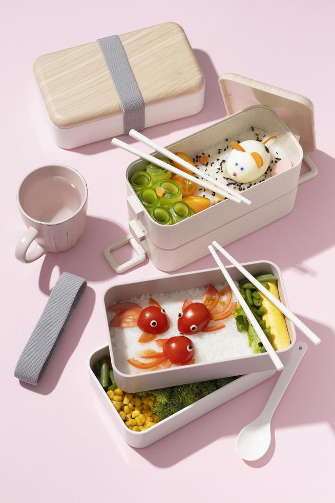 Draufsicht Zusammensetzung Essen japanische Bento Box foto