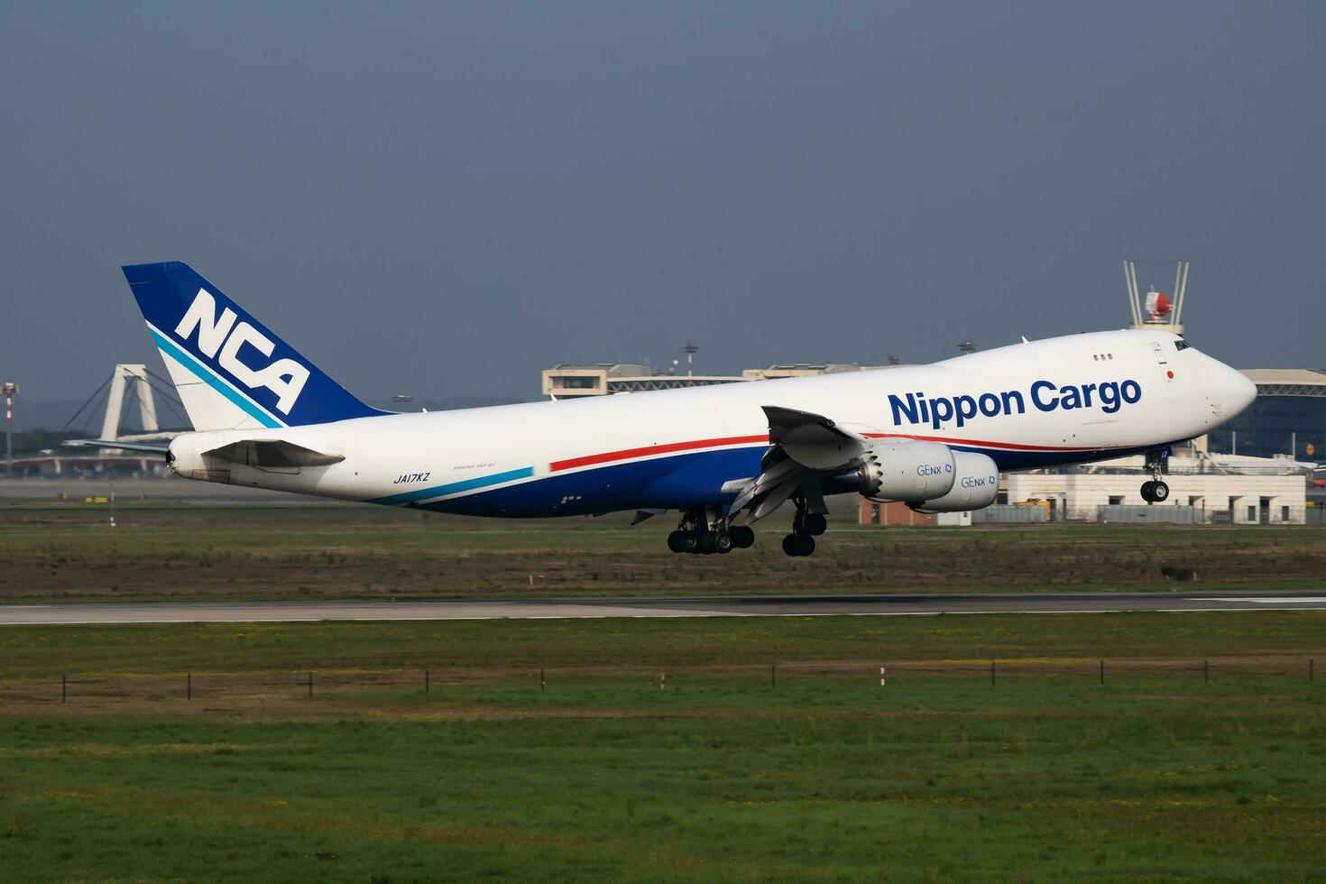 nca Nippon Ladung Fluggesellschaften Ladung Flugzeug beim Flughafen. Luft Fracht und Versand. Luftfahrt und Flugzeug. Transport Industrie. global International Transport. fliegen und fliegend. foto