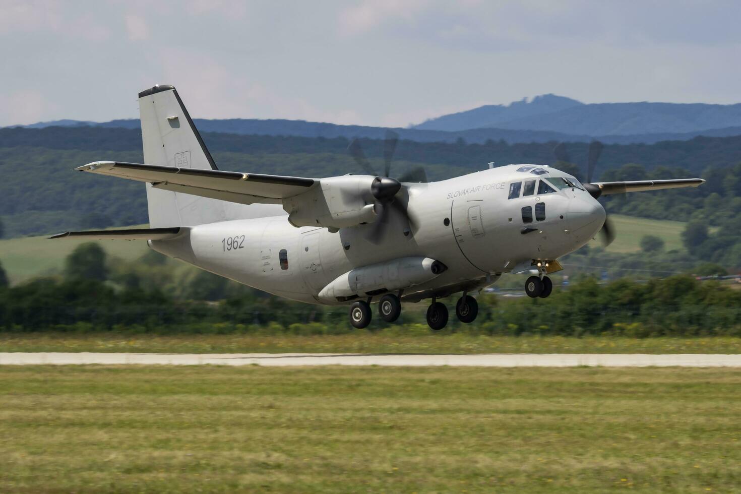 slowakisch Luft Macht leonardo c-27j spartanisch 1962 Transport Flugzeug Anzeige beim Siaf slowakisch International Luft fest 2019 foto