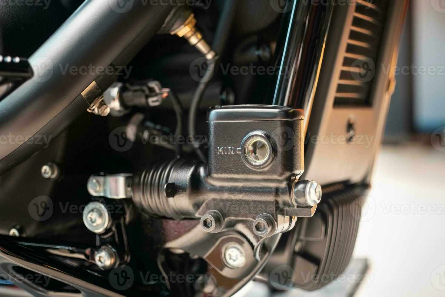 Bremsflüssigkeitsbehälter für Motorrad-Vorderradbremse, Ölzylinder,  Füllstand der Brems- und Kupplungsflüssigkeit 6965674 Stock-Photo bei  Vecteezy