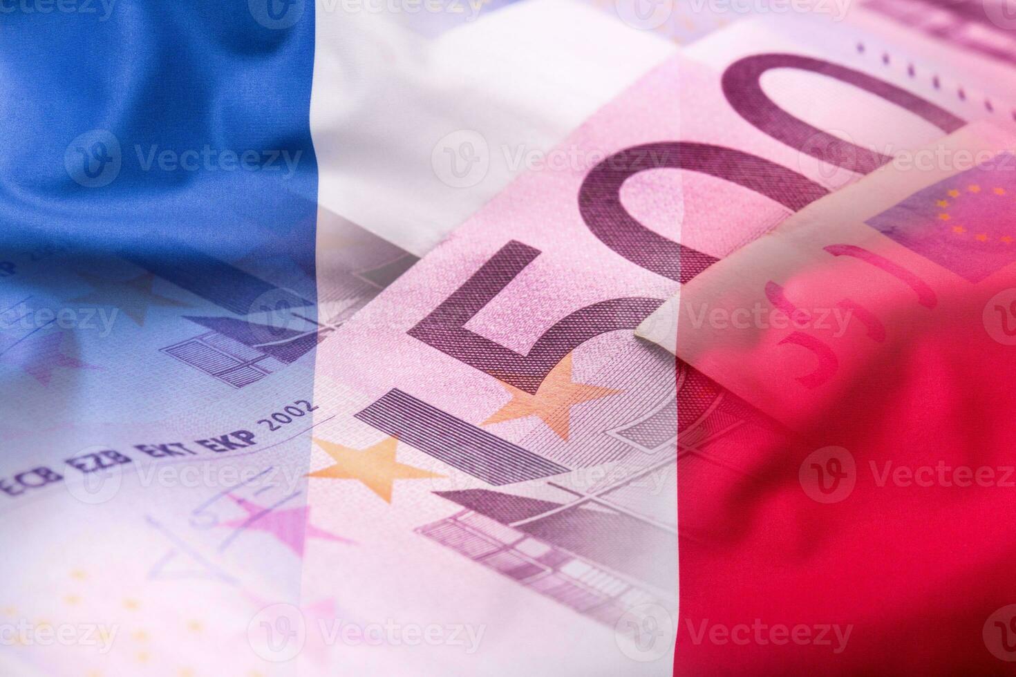 Flaggen von das Frankreich und Euro Banknoten. foto