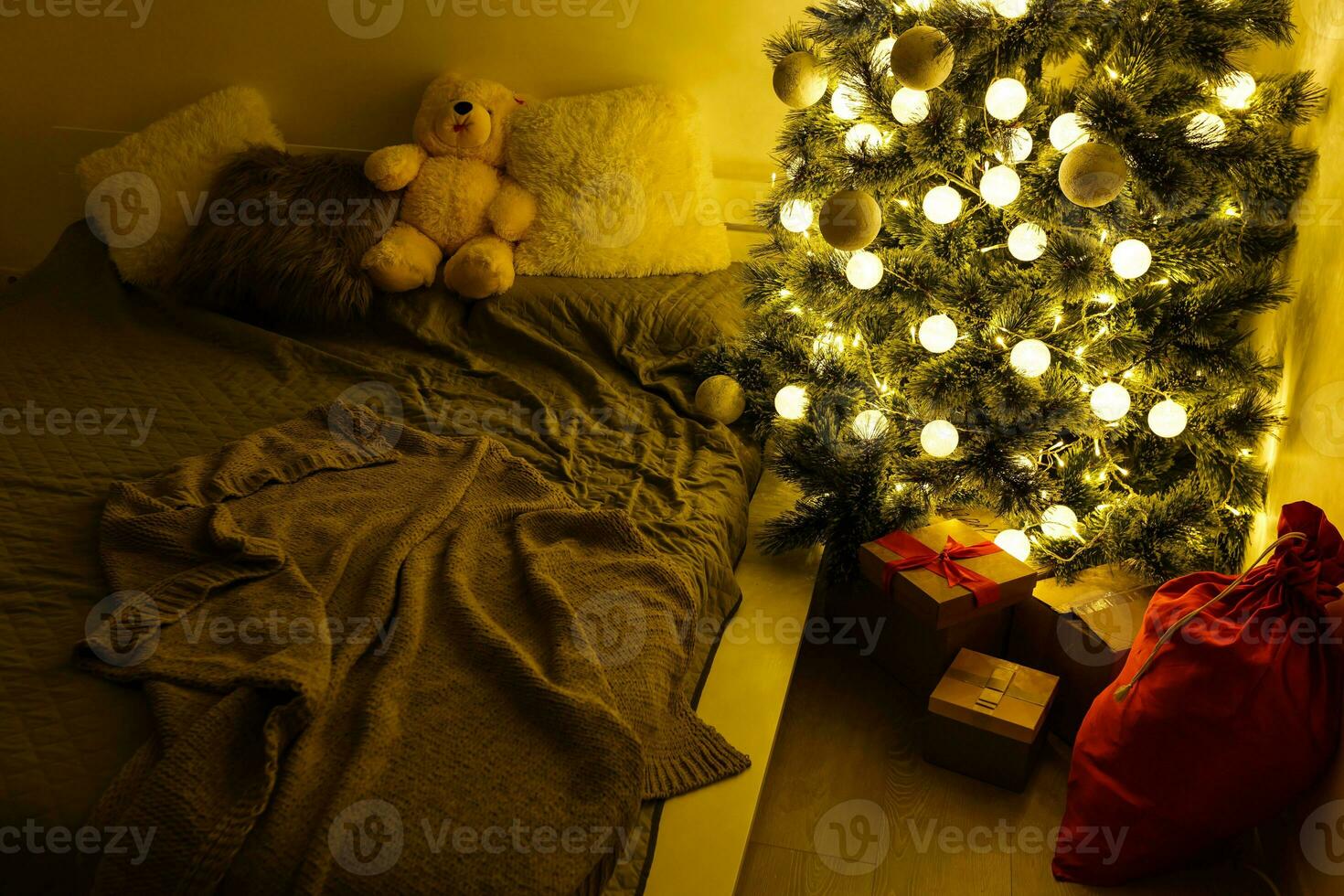 schön Bett Urlaub Dekorationen Weihnachten foto