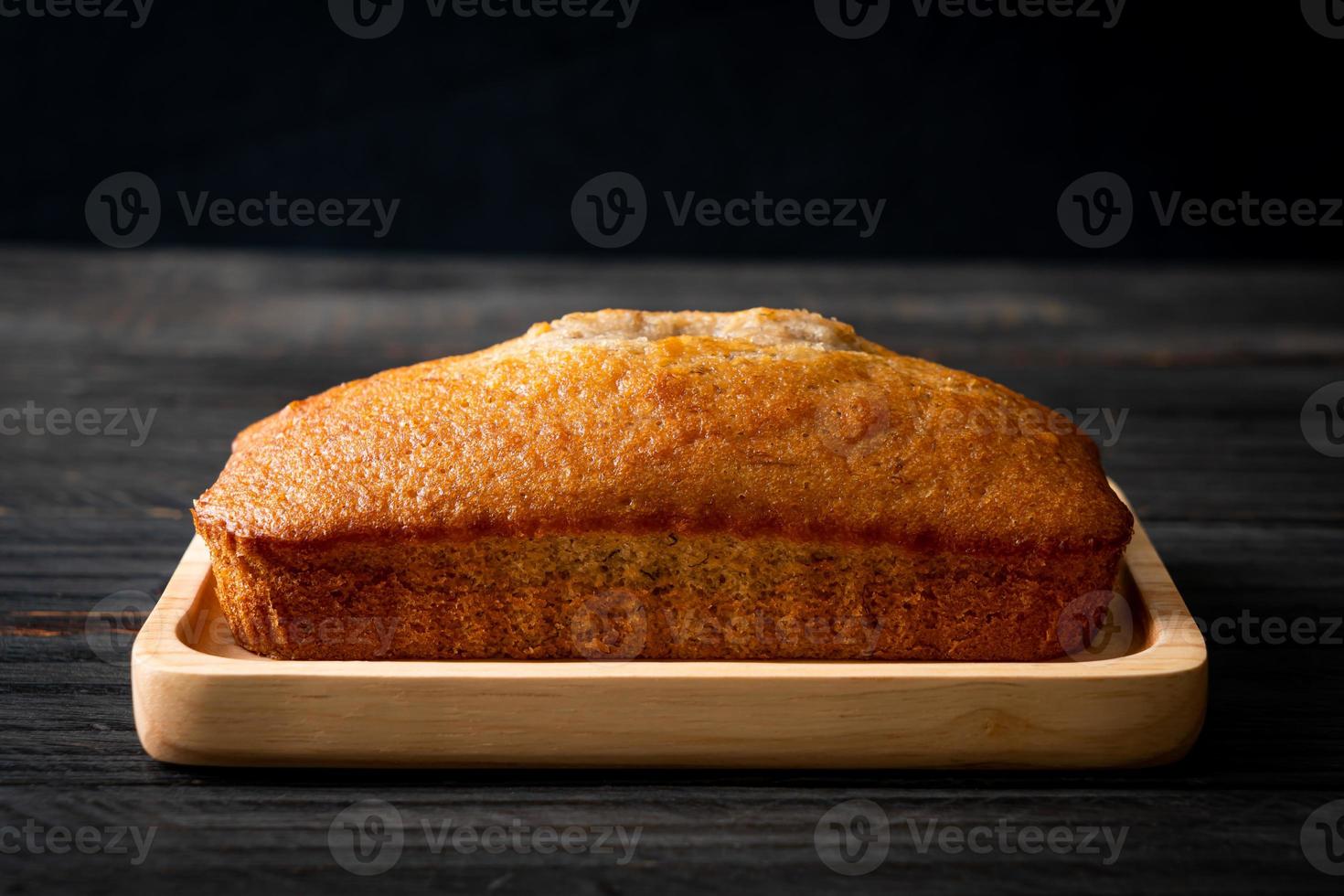 hausgemachtes Bananenbrot in Scheiben geschnitten foto