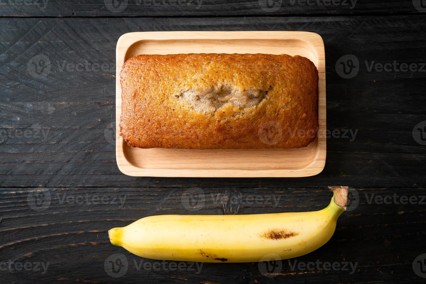 hausgemachtes Bananenbrot in Scheiben geschnitten foto