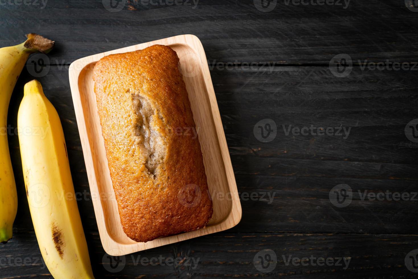 hausgemachtes Bananenbrot in Scheiben geschnitten foto