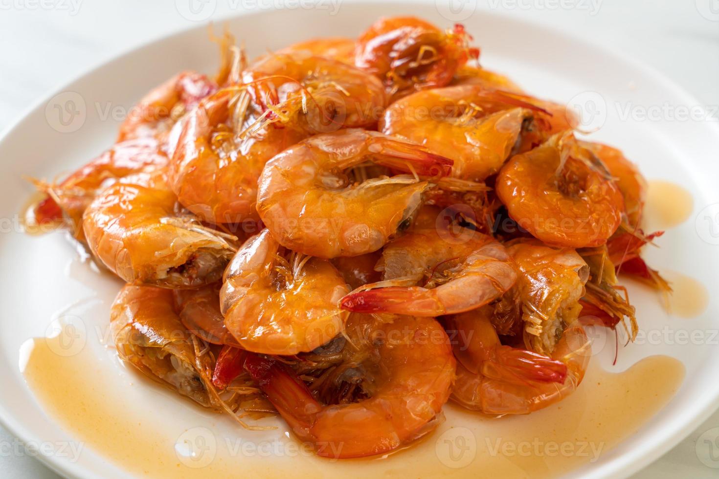 Sweet Shrimps ist ein thailändisches Gericht, das mit Fischsauce und Zucker gekocht wird foto