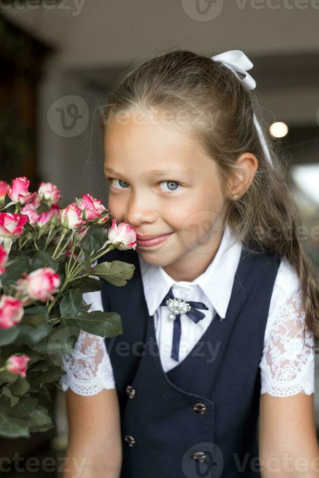 primär Schule Mädchen, im Schule Uniform foto