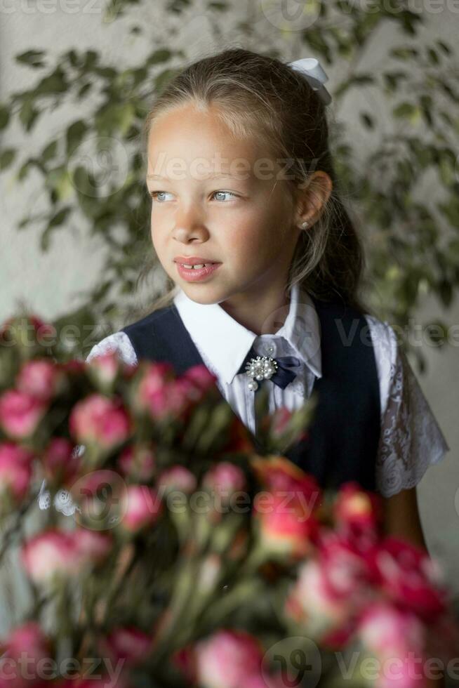 primär Schule Mädchen, im Schule Uniform foto