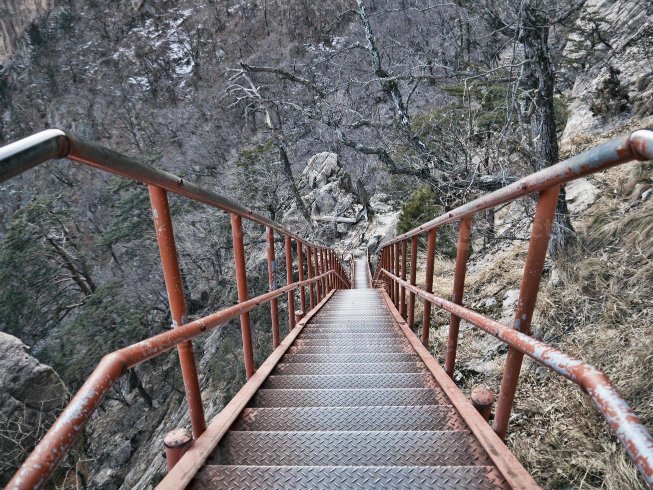 lange treppe im seoraksan nationalpark, südkorea foto