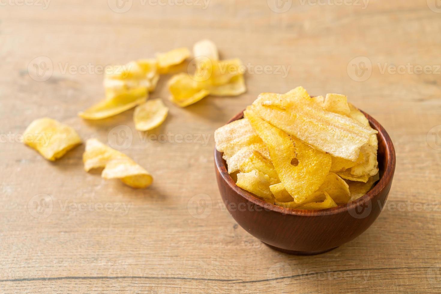 Bananenchips - gebratene oder gebackene Bananenscheiben foto