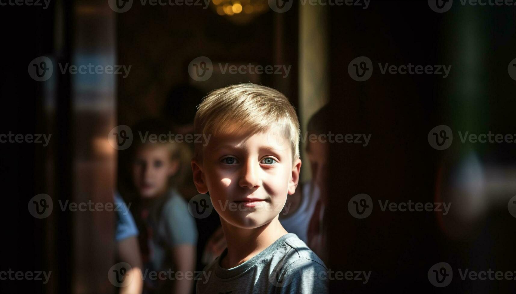 ein süß blond Junge lächelnd, suchen beim Kamera, voll von Freude generiert durch ai foto