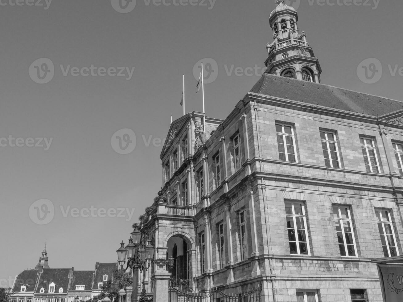 Sommer- Zeit beim Maastricht im das Niederlande foto